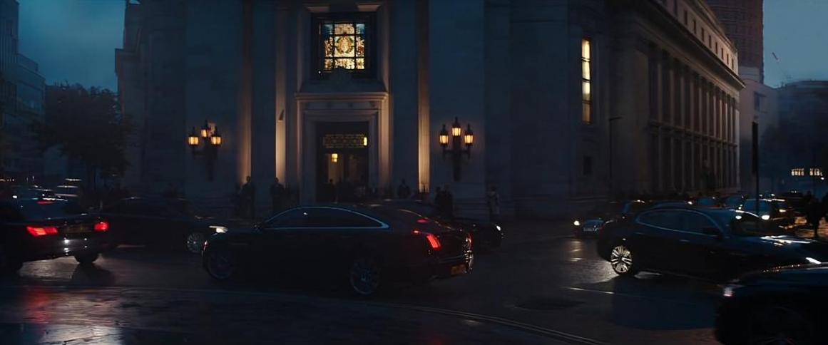 People arriving at the Grand Templar Hall, which was set up in the Freemasons’ Hall in Assassins Creed 