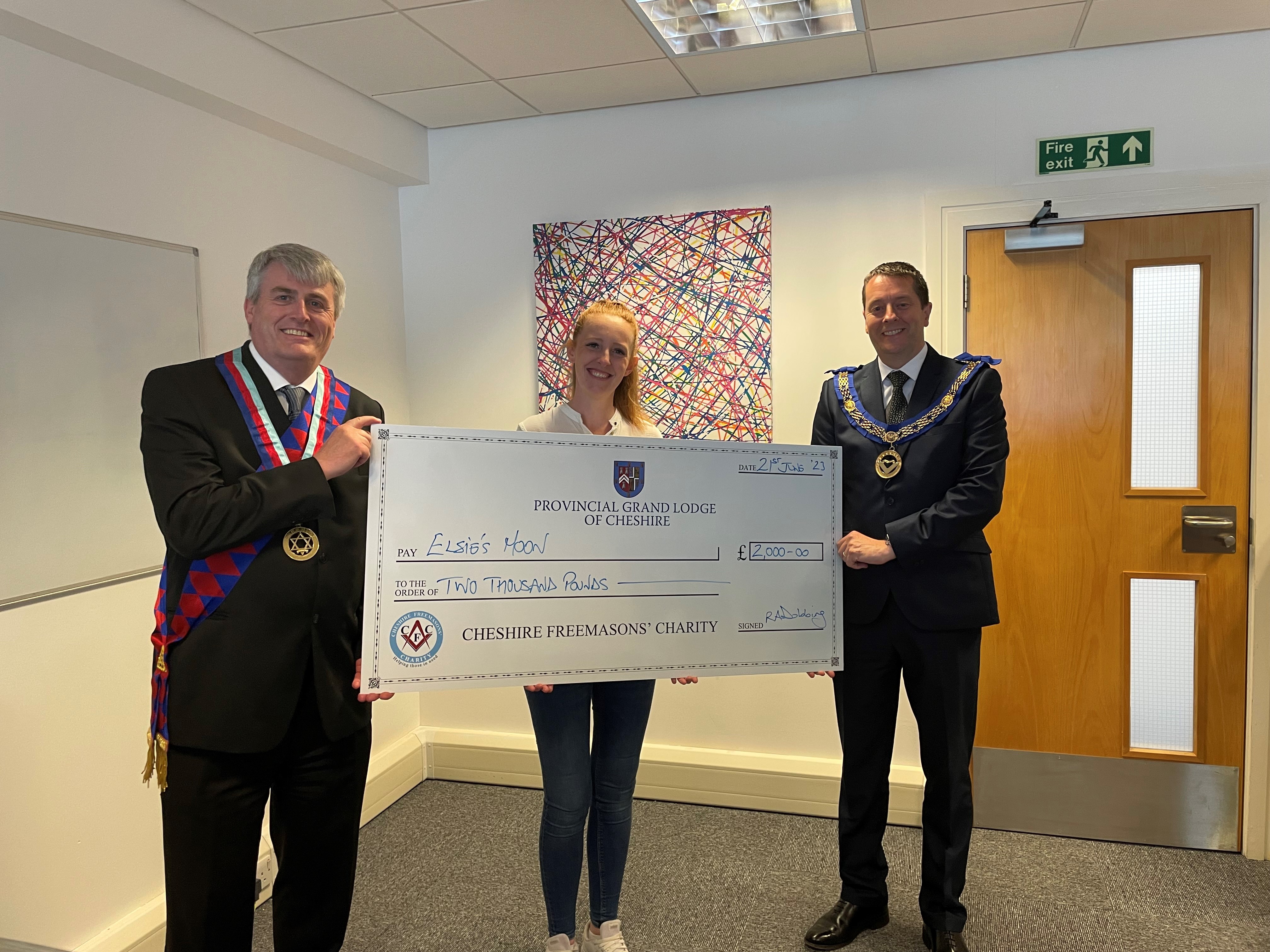 Chechire Freemasons sehandong over a cheque to Lindsey Pagett from Elsies Moon