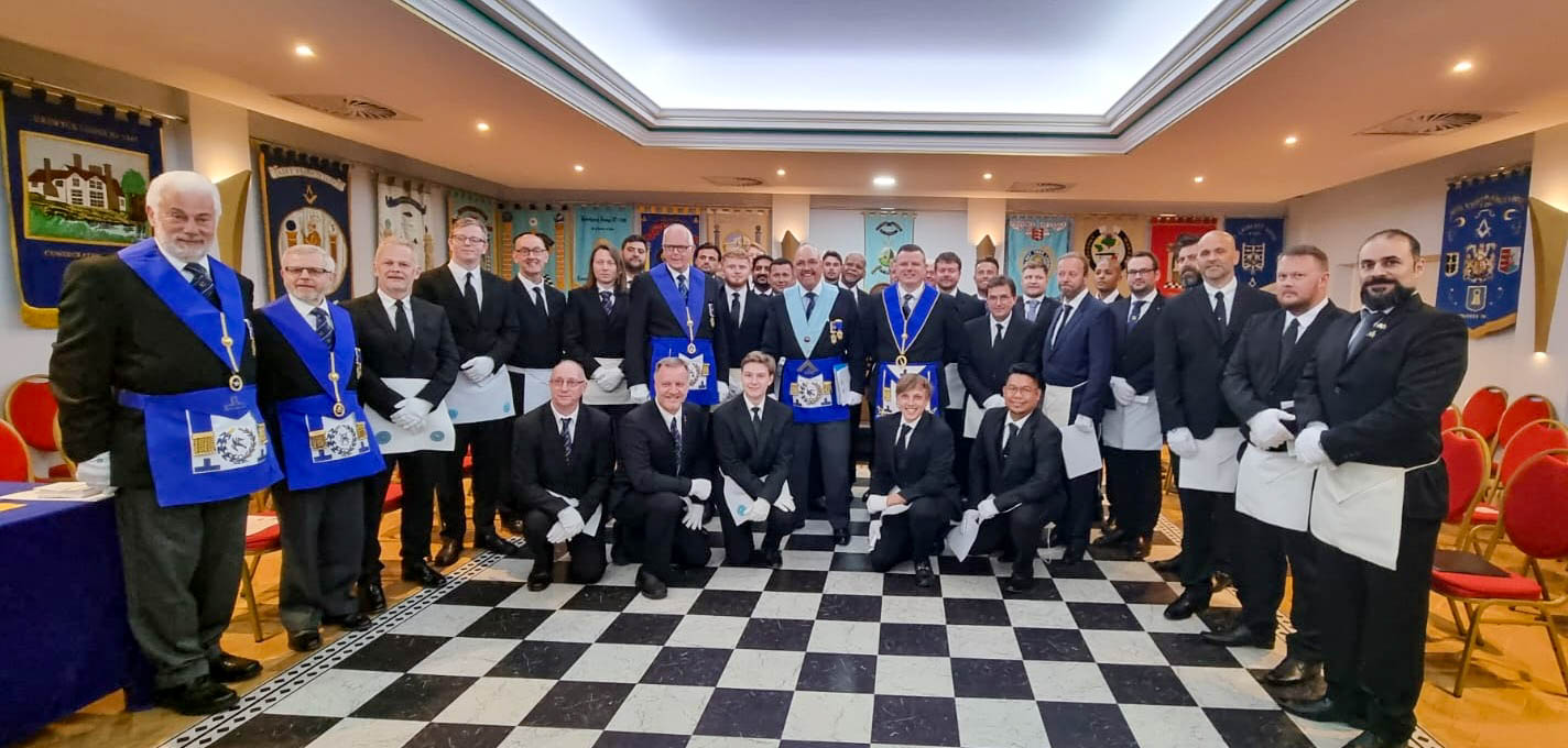 Essex Freemasons Phillip Lovelock, Geoff Turpin, Nick Franklyn, Colin Felton, Russell Keetch with 29 newly made Brethren