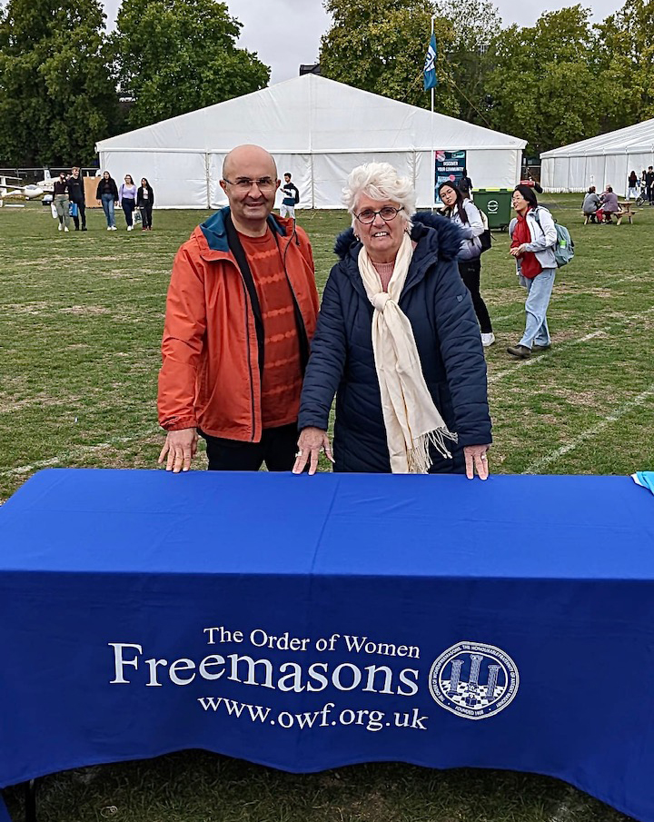 Omaid Hiwaizi with Gerry Dodd at the Freshers' Fair.