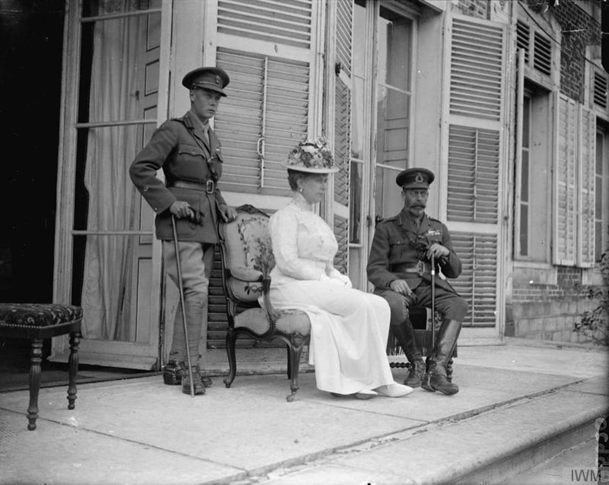 Edward the Prince of Wales with his parents, King George V and Queen Mary at the visitors’ Chateau Tramecourt, 7 July 1917