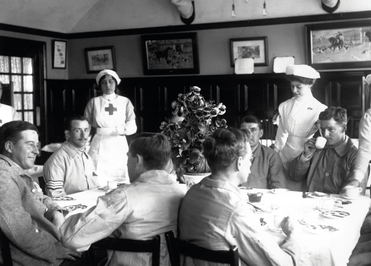 Wounded soldiers posing with nurses in Hospital Ward, c.1915