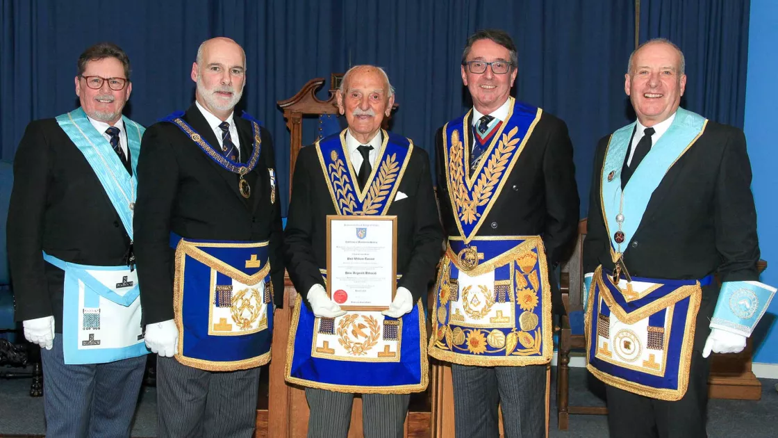 Paul Skiffington (Master Pyfleet Lodge), Rob Eels, Peter Bidmead, Paul Tarrant, Bob Mckenzie (Master Blackwater Lodge)