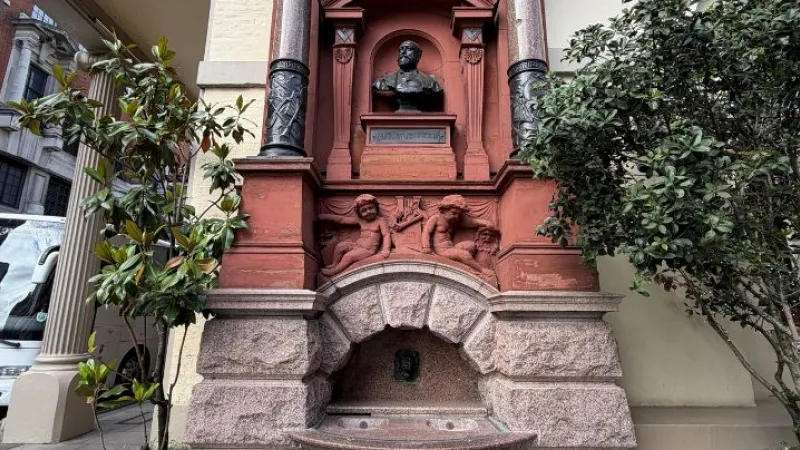 Augustus Harris Memorial Drinking Fountain