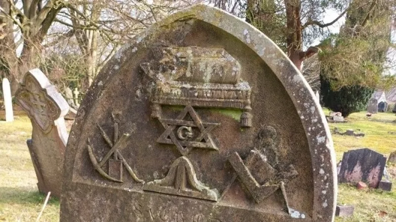 Photograph of a gravestone in Poole