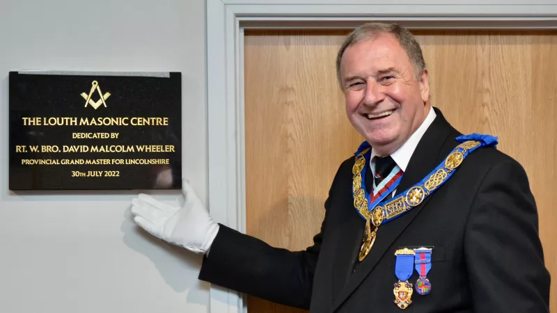Lincolnshire’s Freemason and Provincial Grand Master Dave Wheeler unveiled a commemorative plaque to mark the Louth building’s dedication