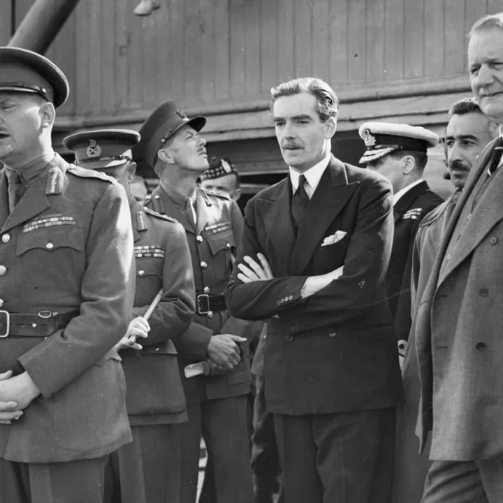 General Bernard Freyberg VC, Commander of New Zealand Forces, Anthony Eden, British Secretary of State for War, and Sir Miles Lampson, Ambassador in Egypt, welcoming the arrival of troops in Suez, March 1940