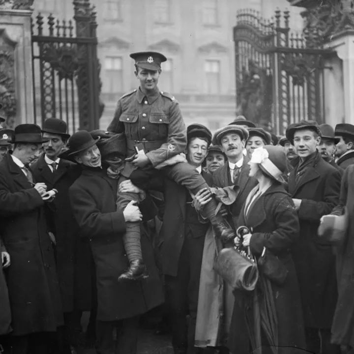 Soldiers awarded the Victoria Cross leaving Buckingham Palace after investiture ceremony, c.1918