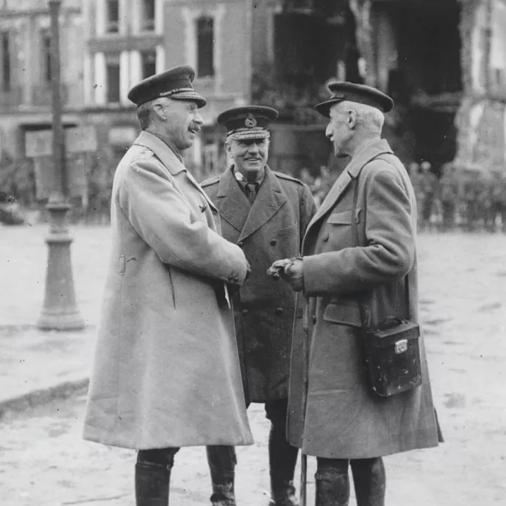 General Sir Henry Rawlinson chats with a French war correspondent in recaptured Peronne, c.1918