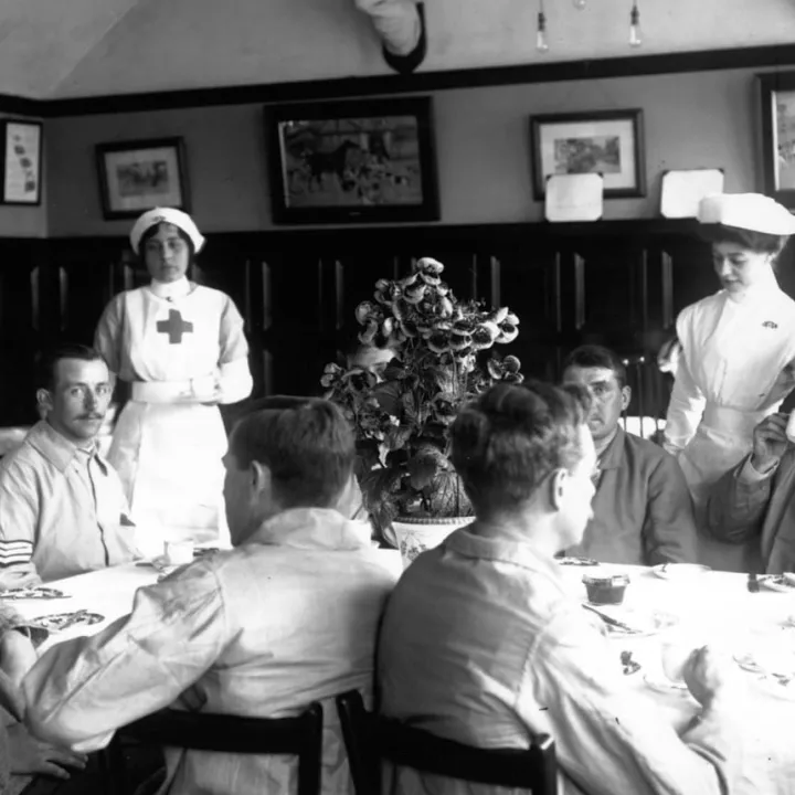 Wounded soldiers posing with nurses in Hospital Ward, c.1915